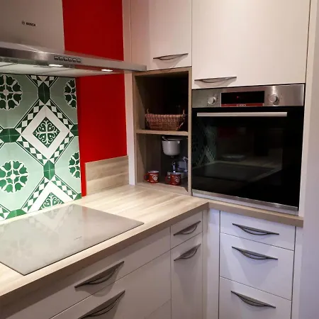 - Pieces 934 Apartment *