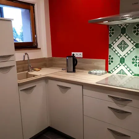 - Pieces 934 Apartment